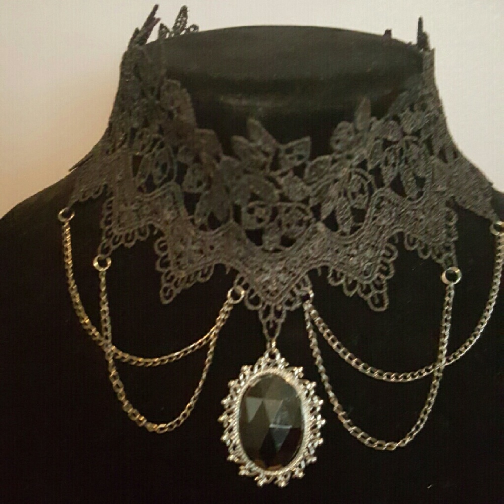 Choker necklace