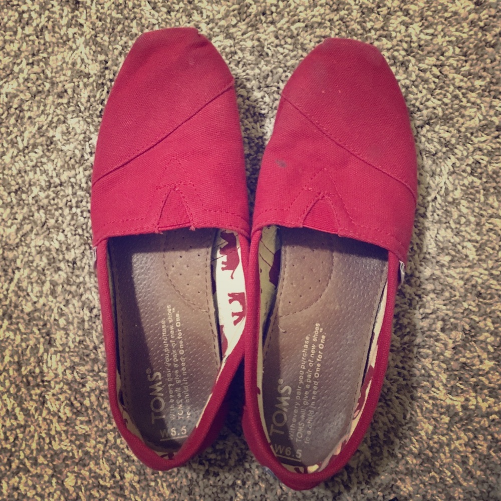 Red Canvas TOMS