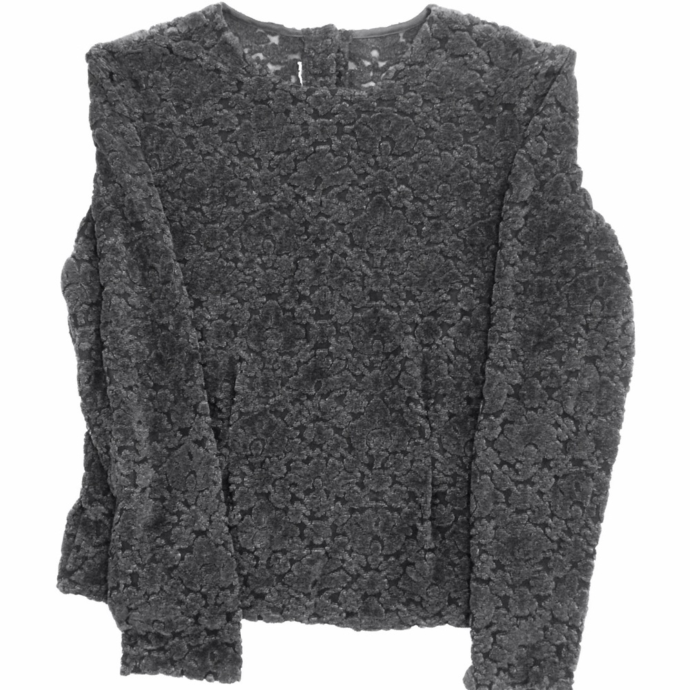 Lacy velvet blouse, buttoned down in the back