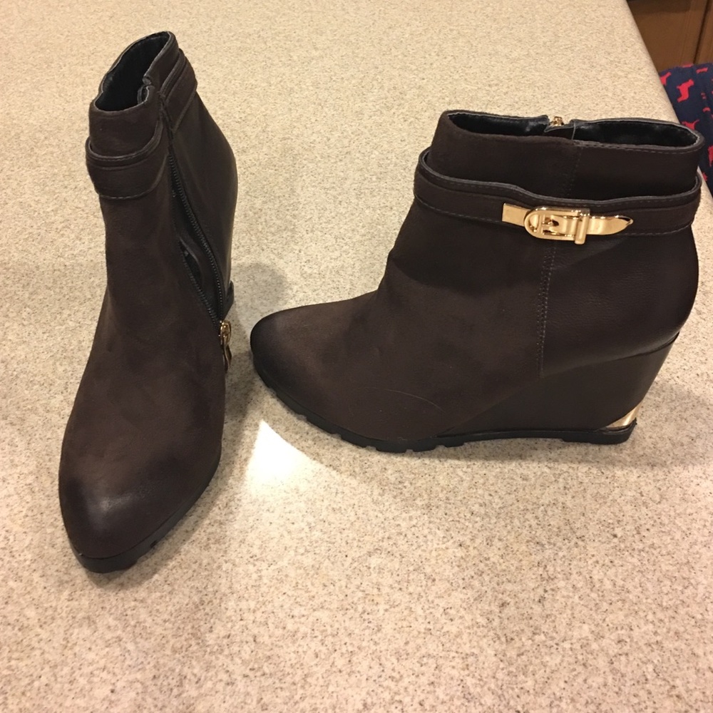 Super cute suede ankle boots