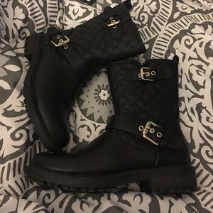 Mid-calf Boots