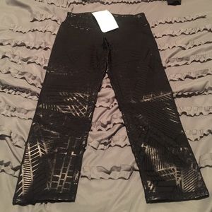 New! Fabletics Capris
