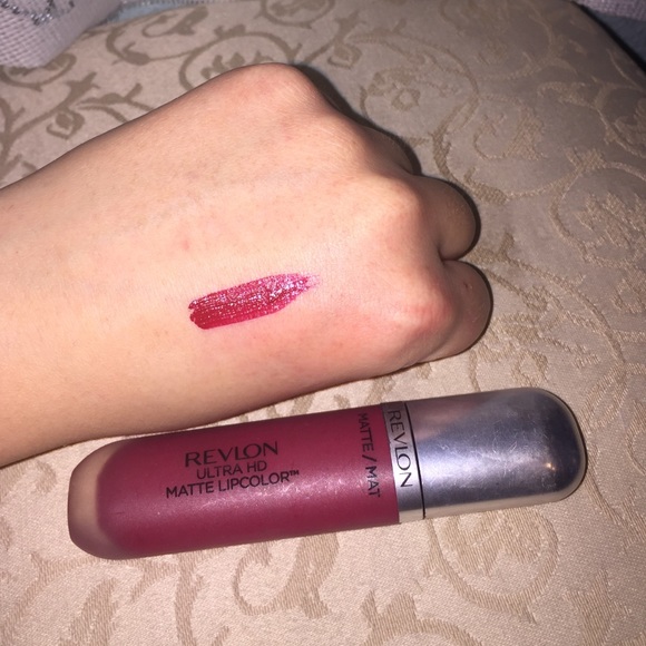 Red revlon matte lipstick - Picture 2 of 2