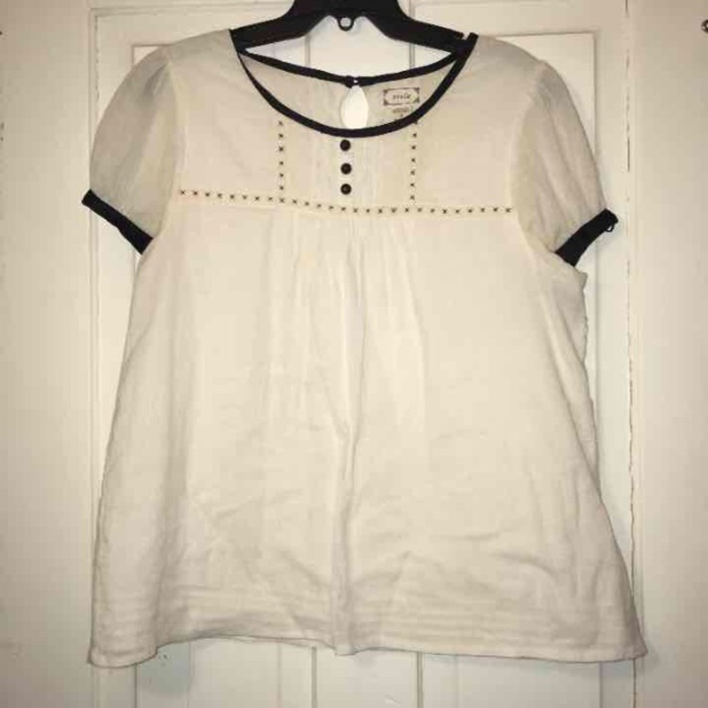 Women's Off-White Cap Sleeved Dress. Size: 8