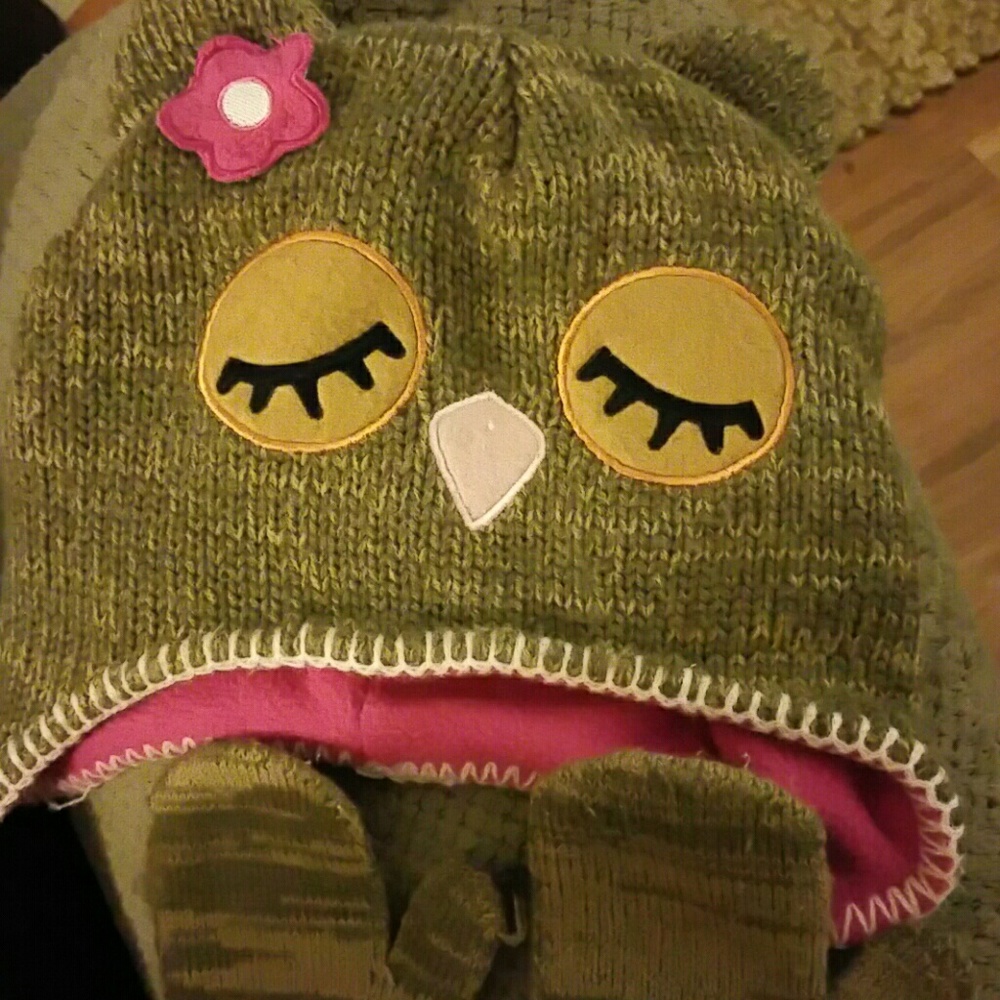 Kids owl hat and mittens