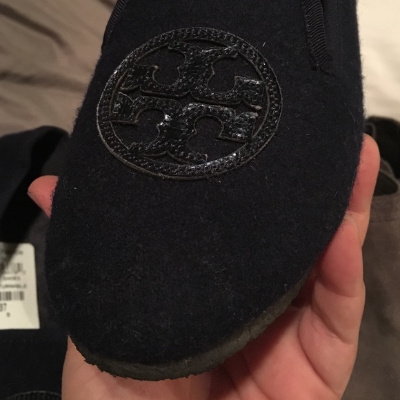 Tory Burch- Navy Blue shoes real fur lining - Picture 3 of 5