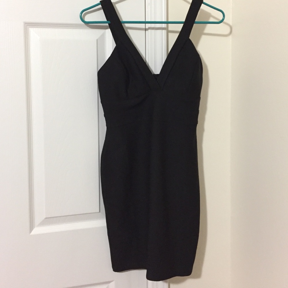 FOREVER 21 BLACK DRESS IN SMALL