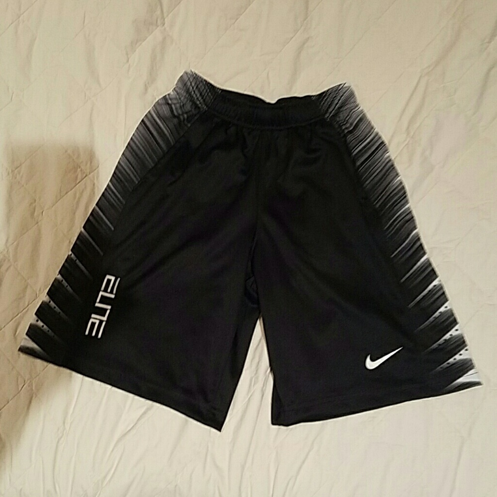 Nike Elite Wing Shorts
