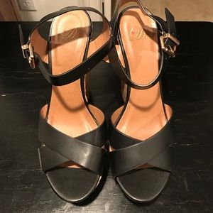 Black wedges