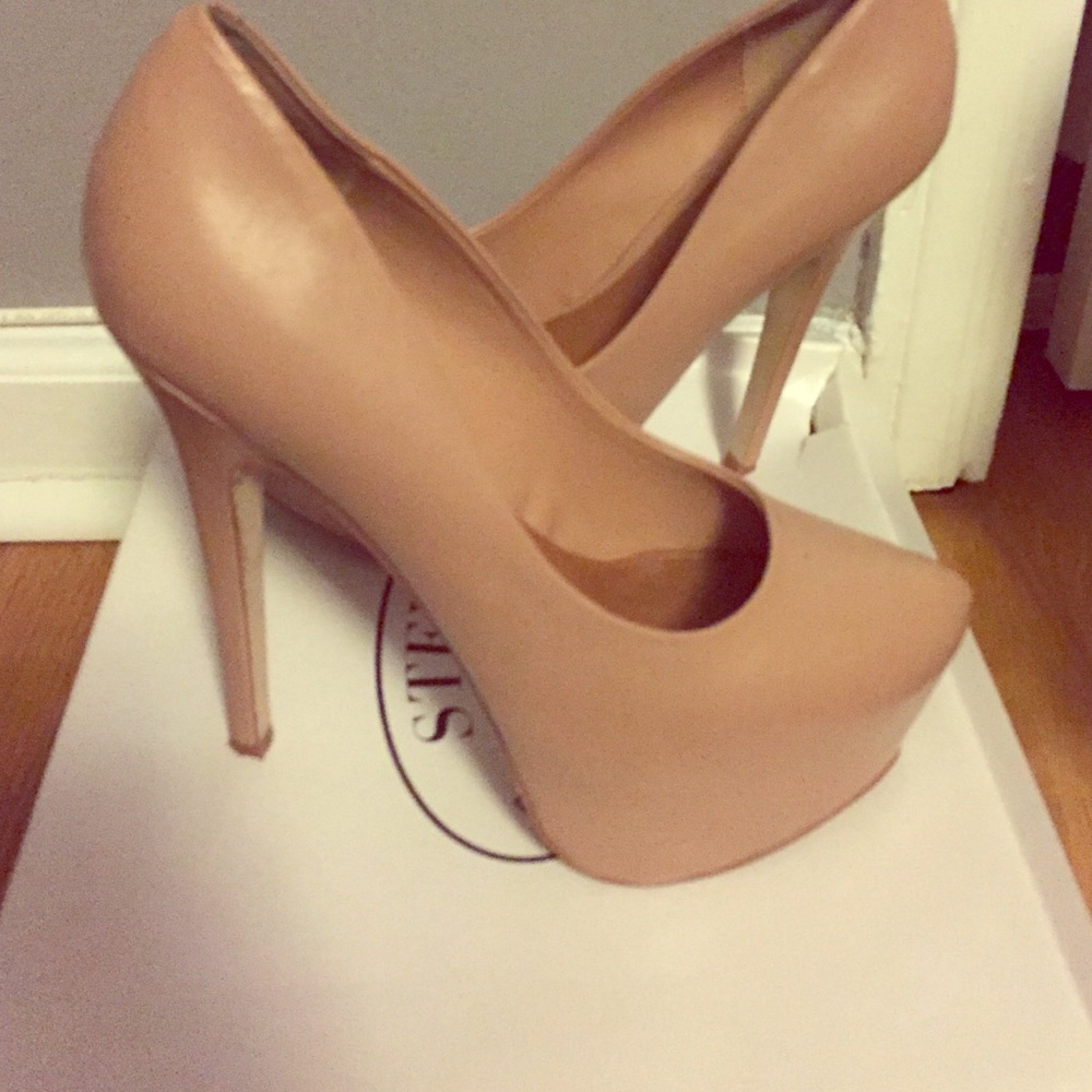 Steve Madden nude heels