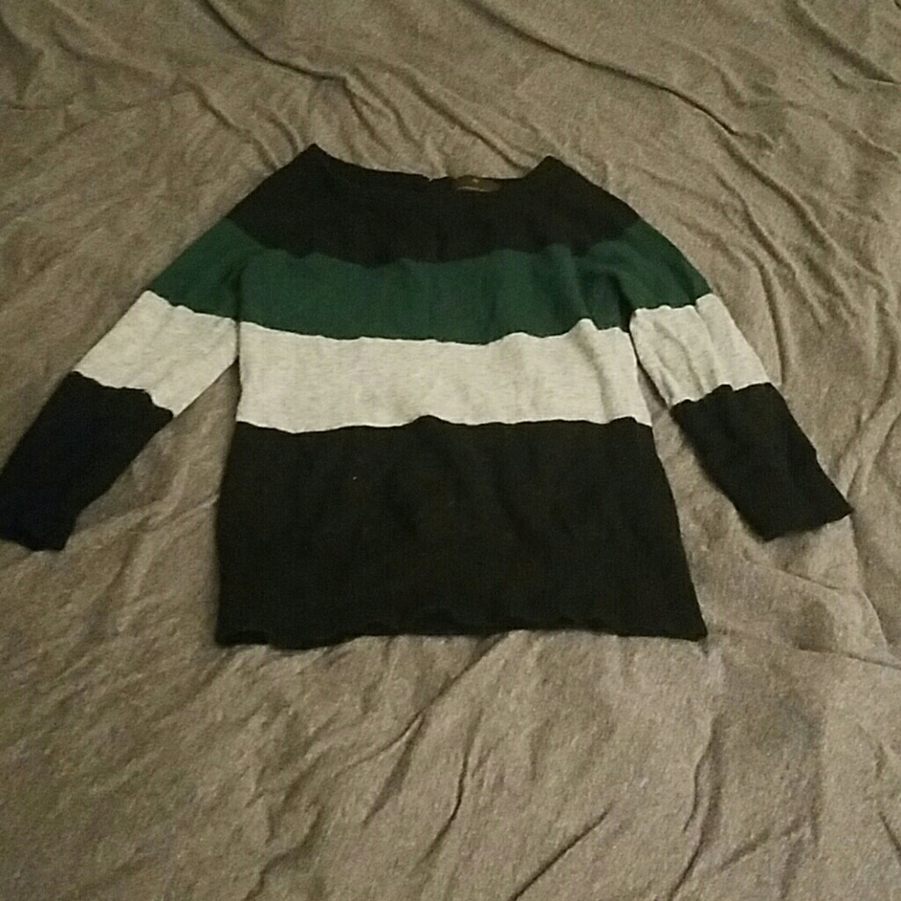 Soft and stylish striped cropped sleeve sweater