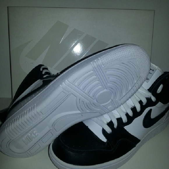 Nike - Picture 2 of 2