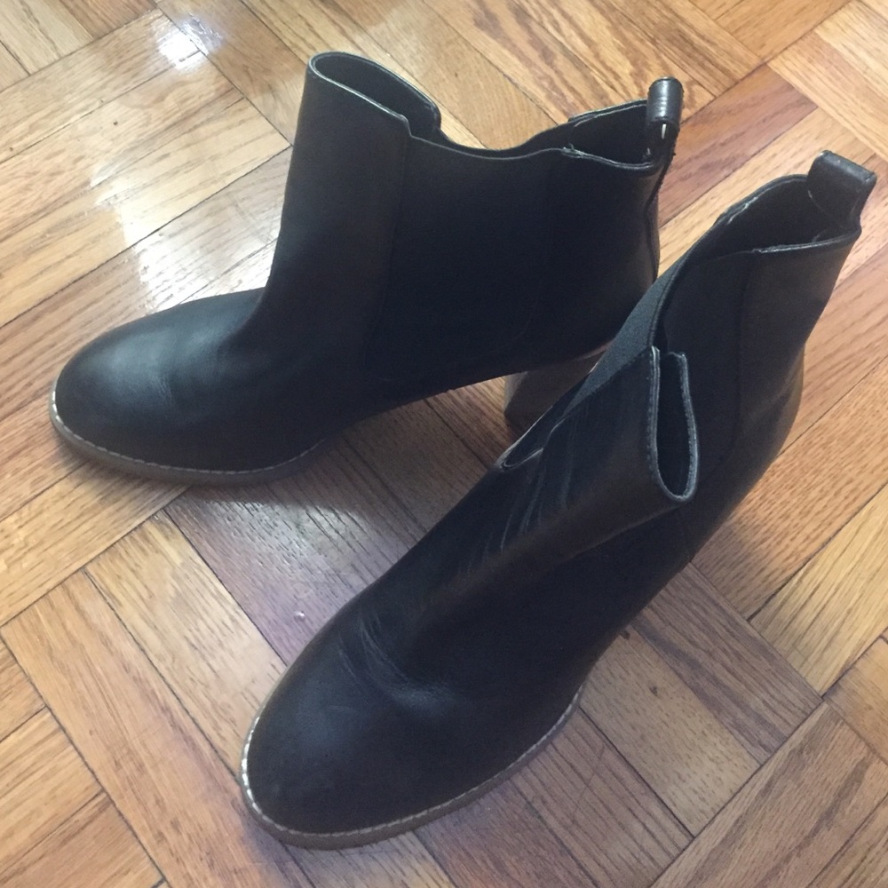 Cwonder Booties black leather chunky heel  7.5/8