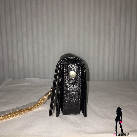 Black Leather Cross Body Handbag - Picture 4 of 6