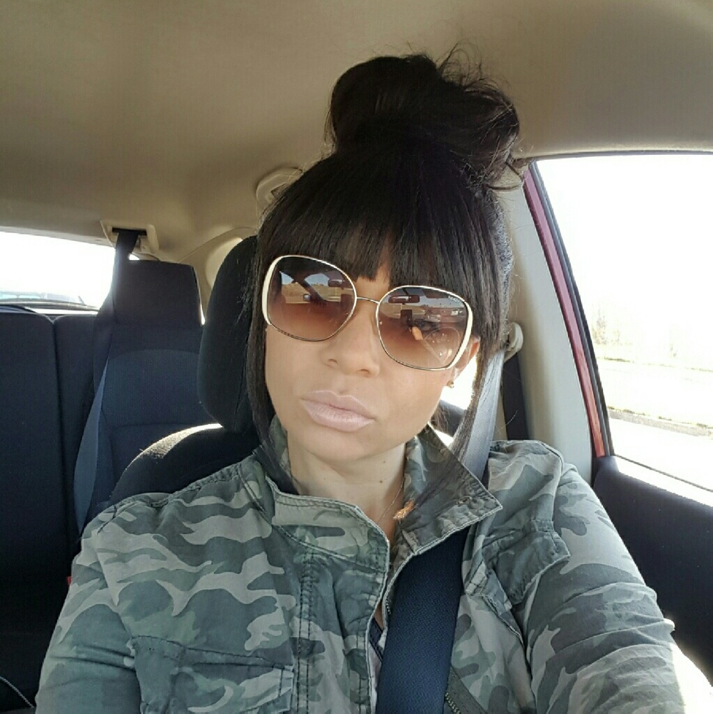 Meet your Posher, April