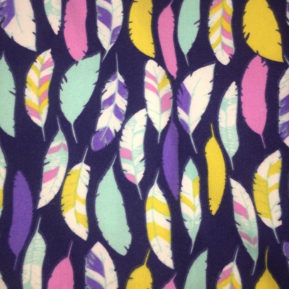 Extra buttery one size feather lularoe leggings - Picture 2 of 3