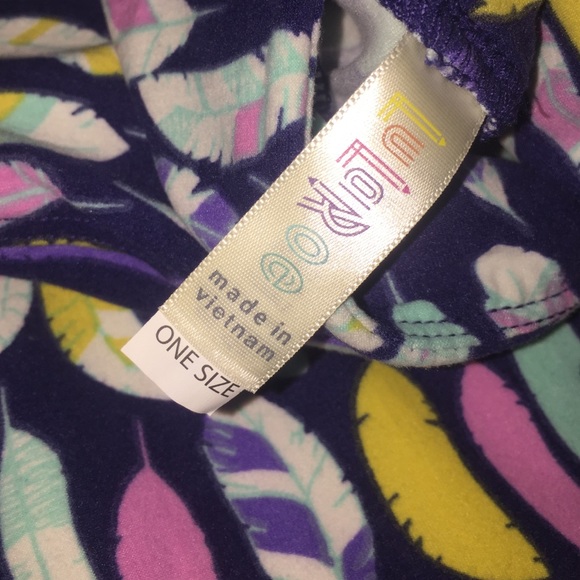 Extra buttery one size feather lularoe leggings - Picture 3 of 3