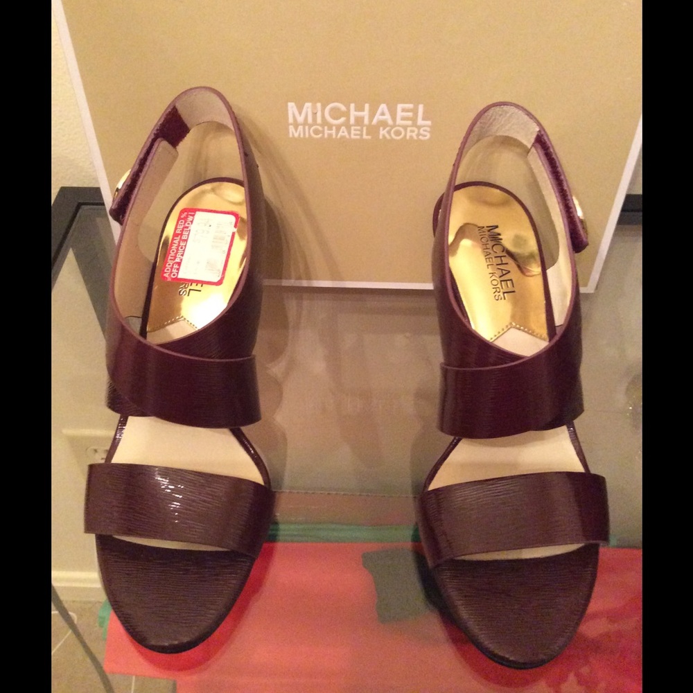 Micheal Kors sandals wine color 7.5 size