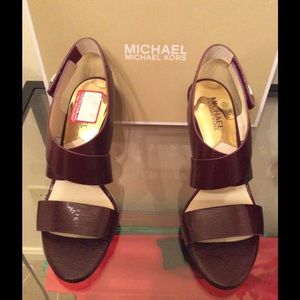 Micheal Kors sandals wine color 7.5 size