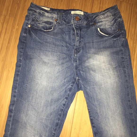 FOREVER 21 High-Waisted Jeans - Picture 3 of 3