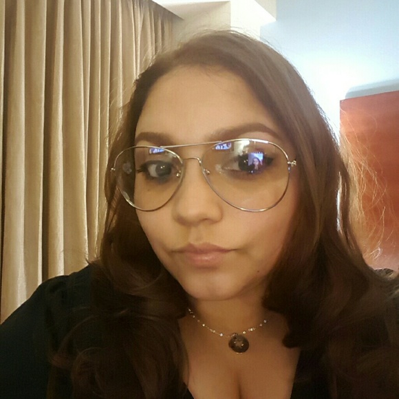 Meet your Posher, Dalila - Picture 1 of 1
