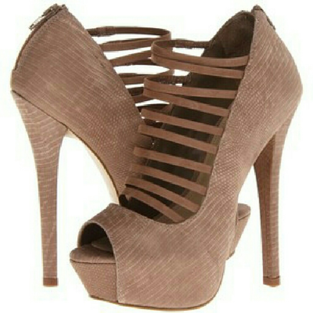 Want to BUY Steve Madden Shaykin heels in size 7