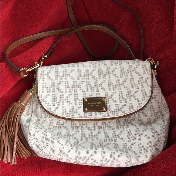 Micheal kors crossbody - Picture 1 of 4