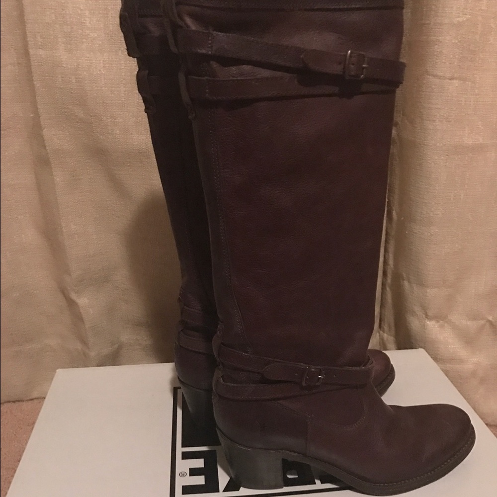 Brown Frye boots 🌺