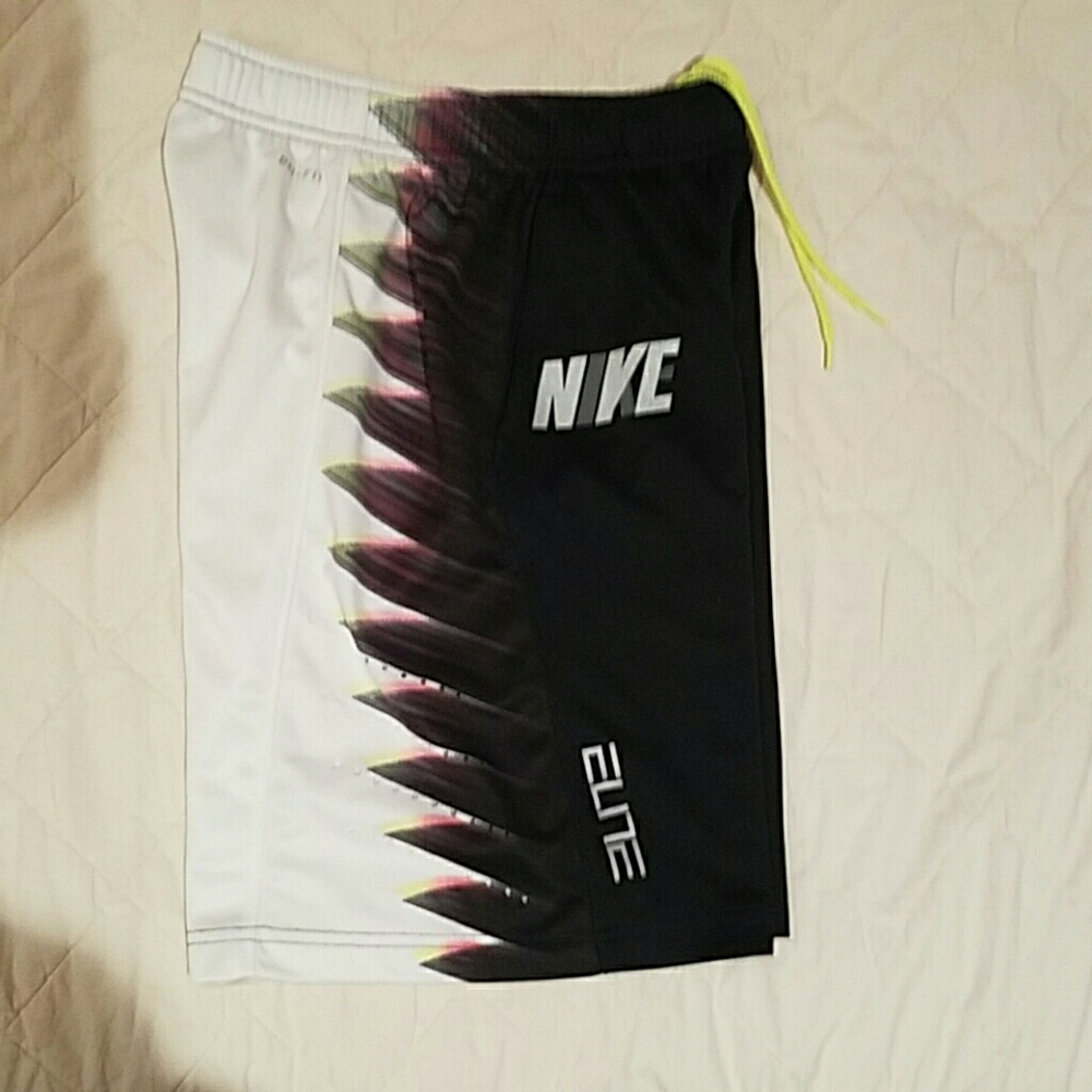 Nike Elite Wing Shorts