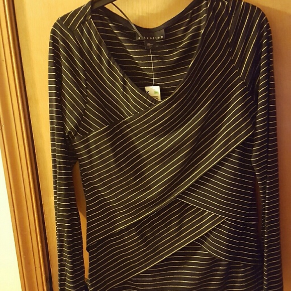 Black and Gold Large Layered Top - Picture 2 of 3