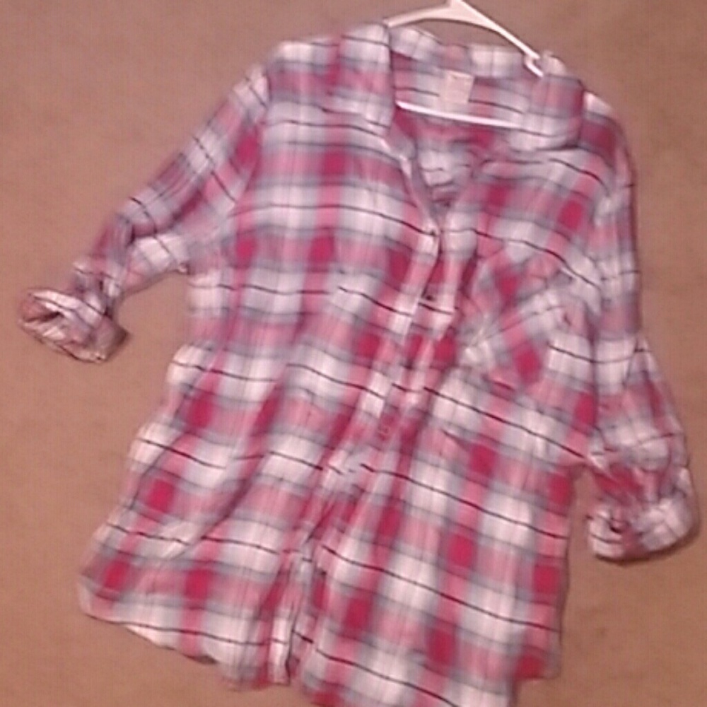 Casual long-sleeve plaid shirt