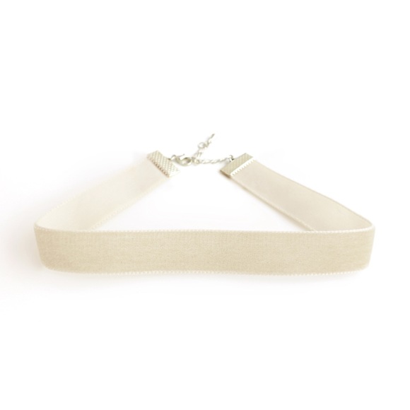 NWT || Ivory Gold Velvet Disc Charm Choker - Picture 3 of 3