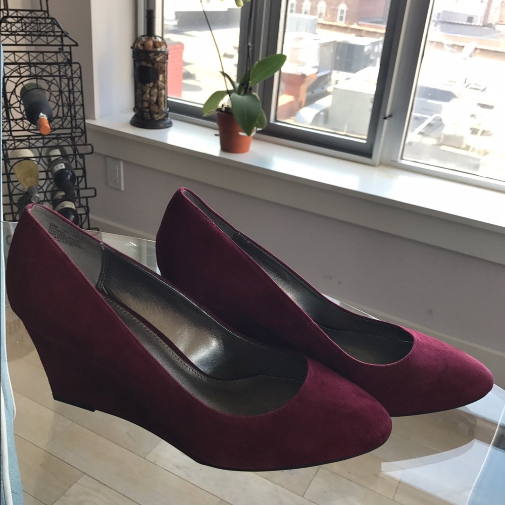 Never worn Bandolino wedge heels