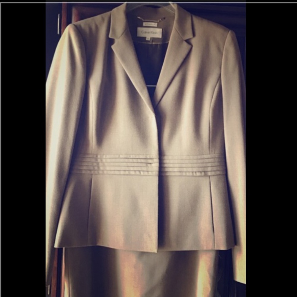 Beautiful Calvin Klein women's business skirt suit