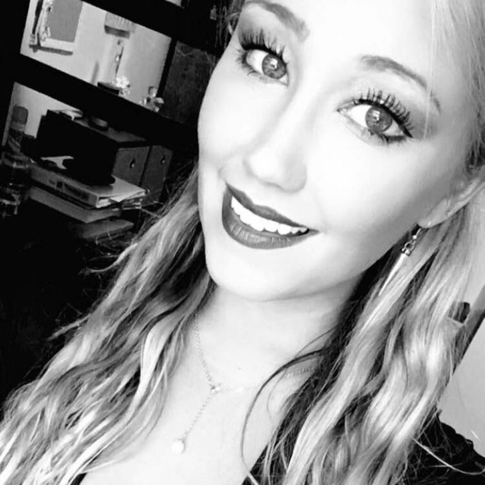 Welcome to my page!👚🌸👙💜