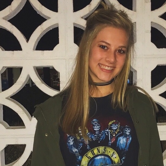 Meet your Posher, Kendall - Picture 1 of 1