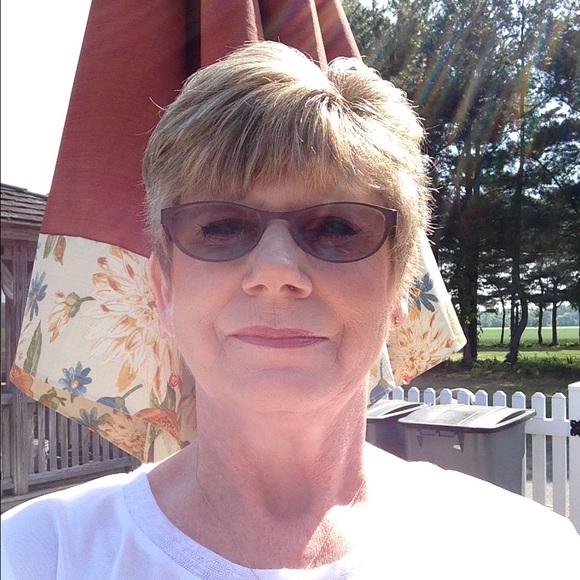 Meet your Posher, Carol - Picture 1 of 1