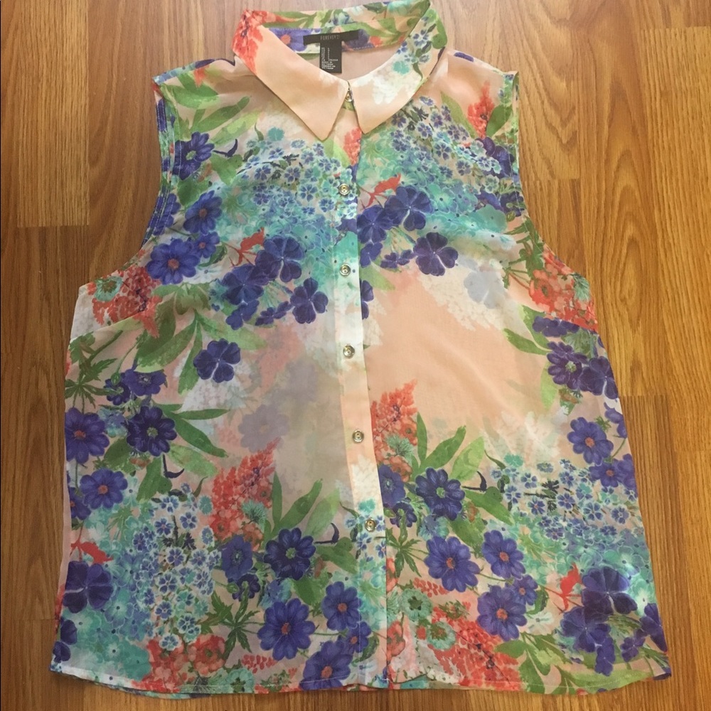 Delicate 🌺 floral blouse