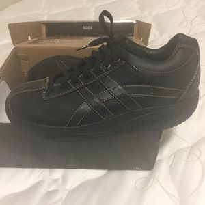 Sketchers shape-ups for men