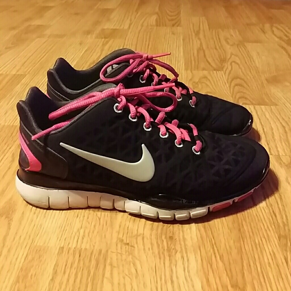 Used Nike shoes size 6