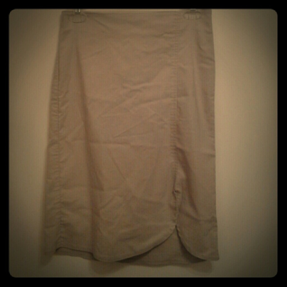 Khaki colored stretch skirt