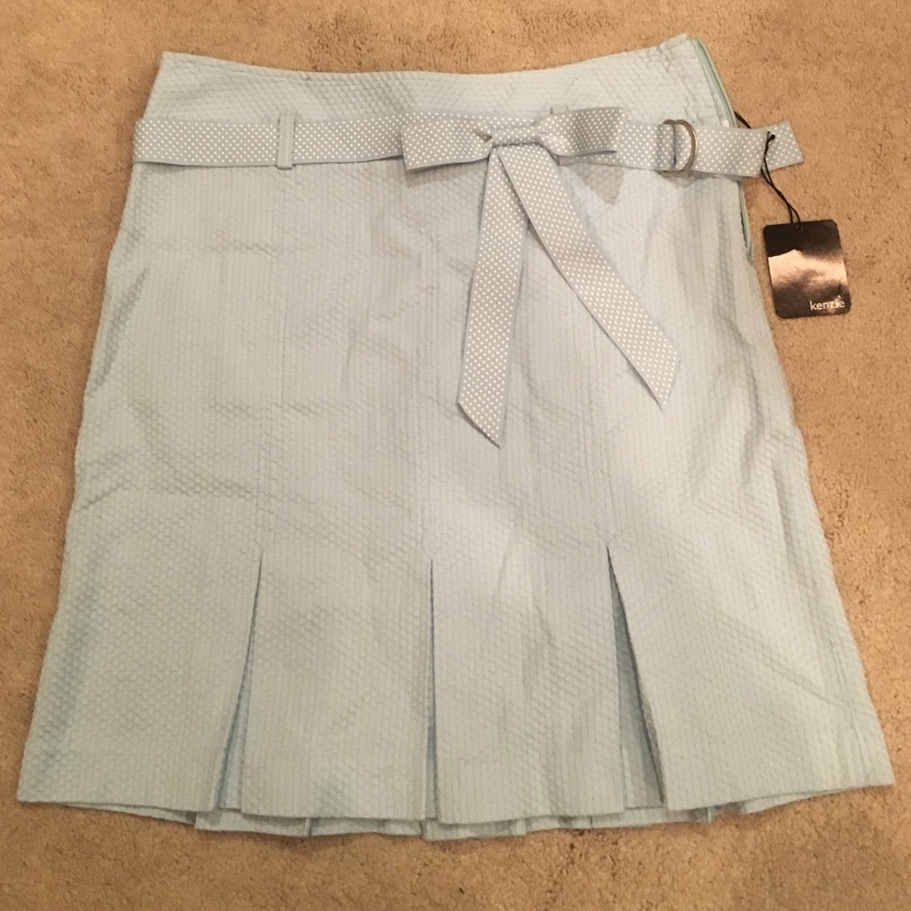Feminine box pleat skirt with bow belt