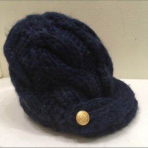 NAVY CABLE KNIT HAT. SMALL FORWARD BRIM. X SMALL.