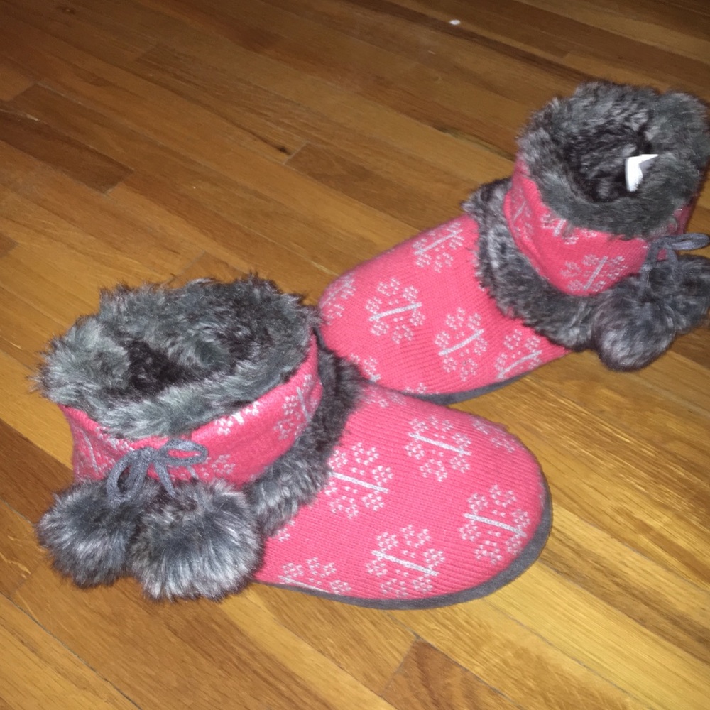NWOT Memory Foam Sole Cuddl Duds slipper booties