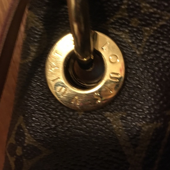 SOLD!! Louis Vuitton Artsy MM! - Picture 2 of 4