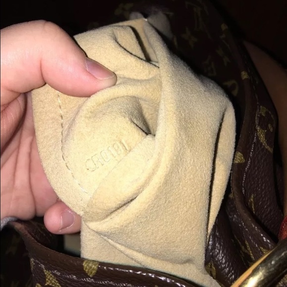 SOLD!! Louis Vuitton Artsy MM! - Picture 4 of 4