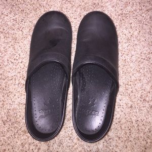 black Danskos size 39 (8.5-9 women's)