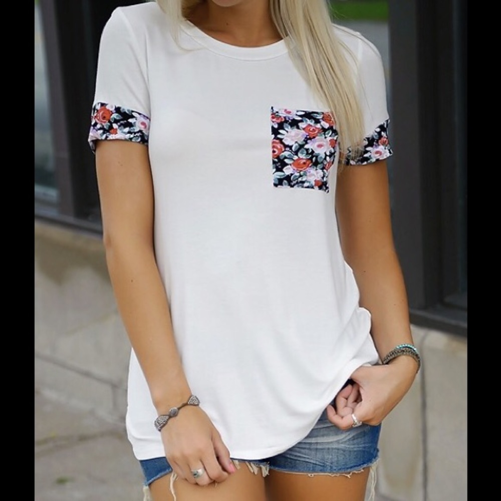 Short Sleeve Floral Trim Pocket Tee Size L NWOT