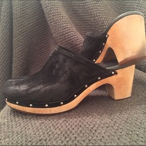 Ugg clogs! Size 8