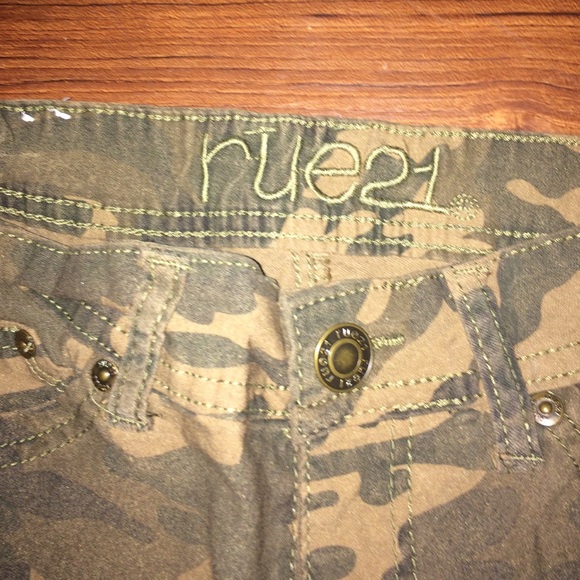 Rue 21 girls camo pants Size: 7/8 - Picture 2 of 2
